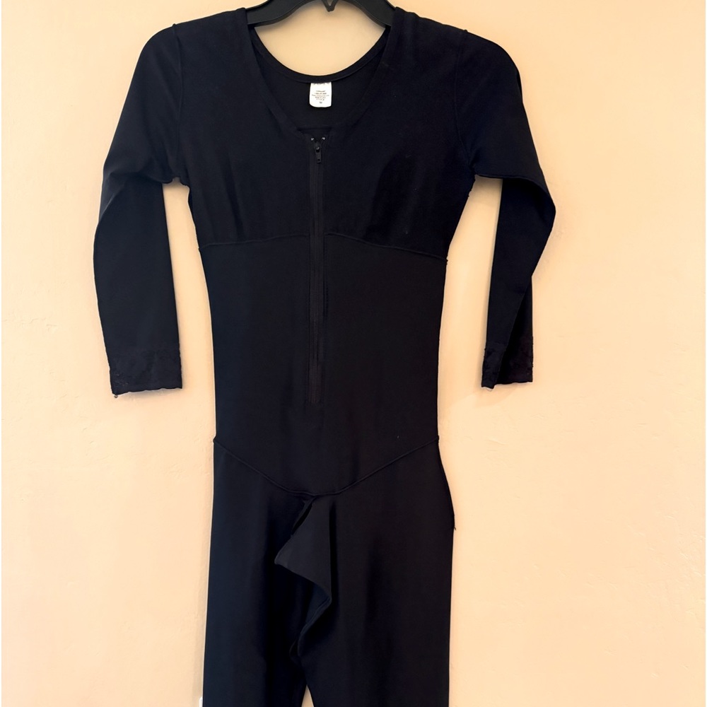 Contour MD black compression garment